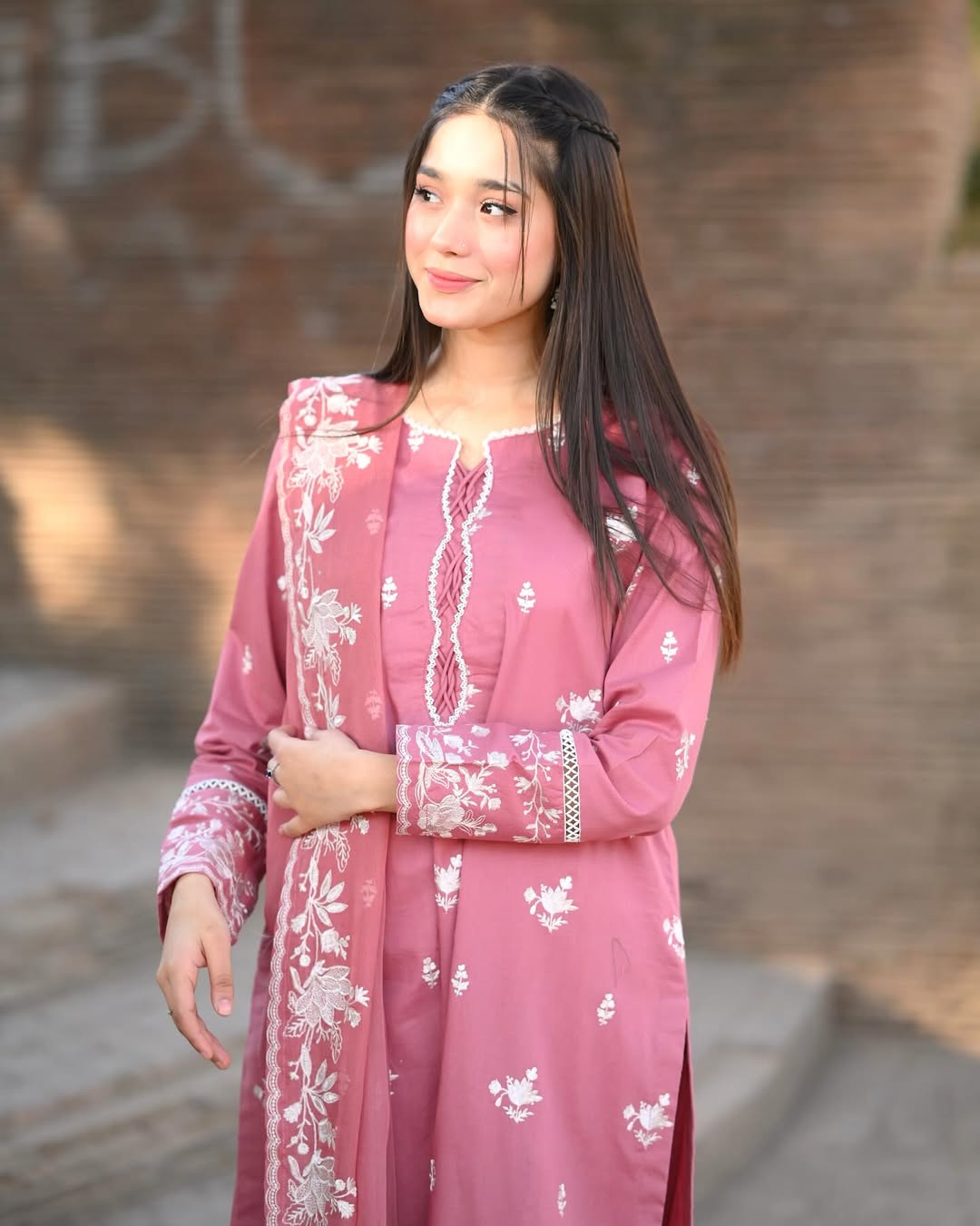 NAZNEEN Embroidered 3PC Lawn Suit