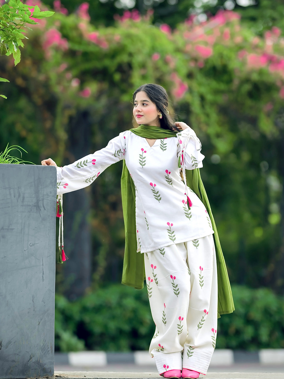 AROOSH Printed 3PC Farshi Suit