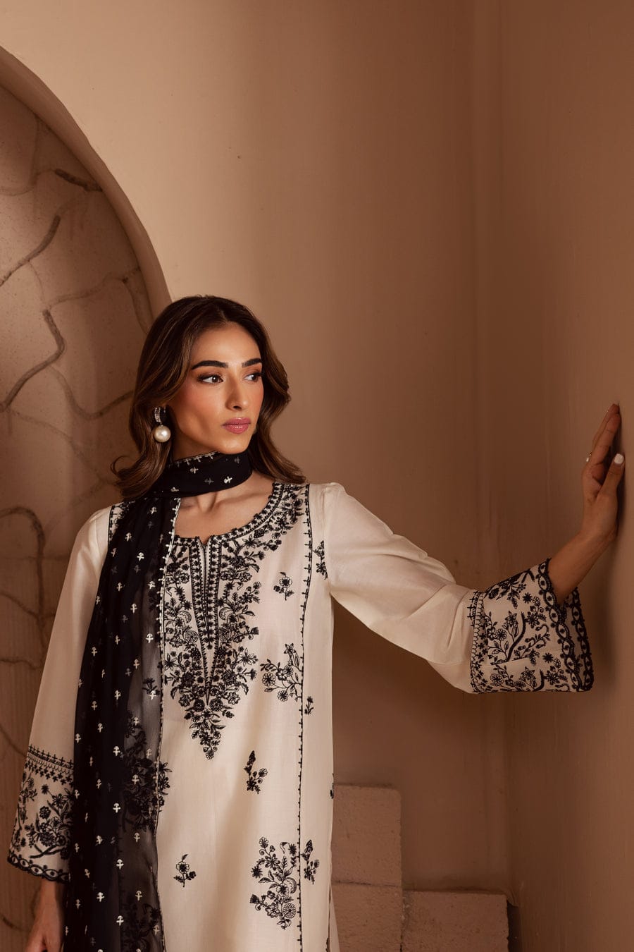 WHITE PEARL EMBROIDERED 3PC