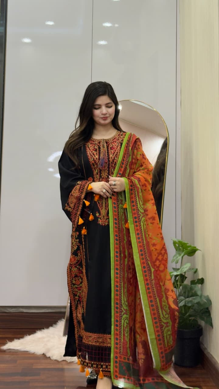INAYA EMBROIDERED 3PC
